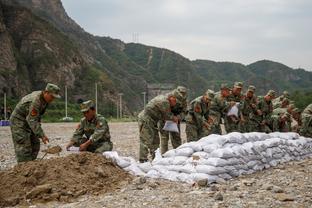 继续明牌！武磊、费南多等11人穿背心训练，张琳芃、韦世豪未穿